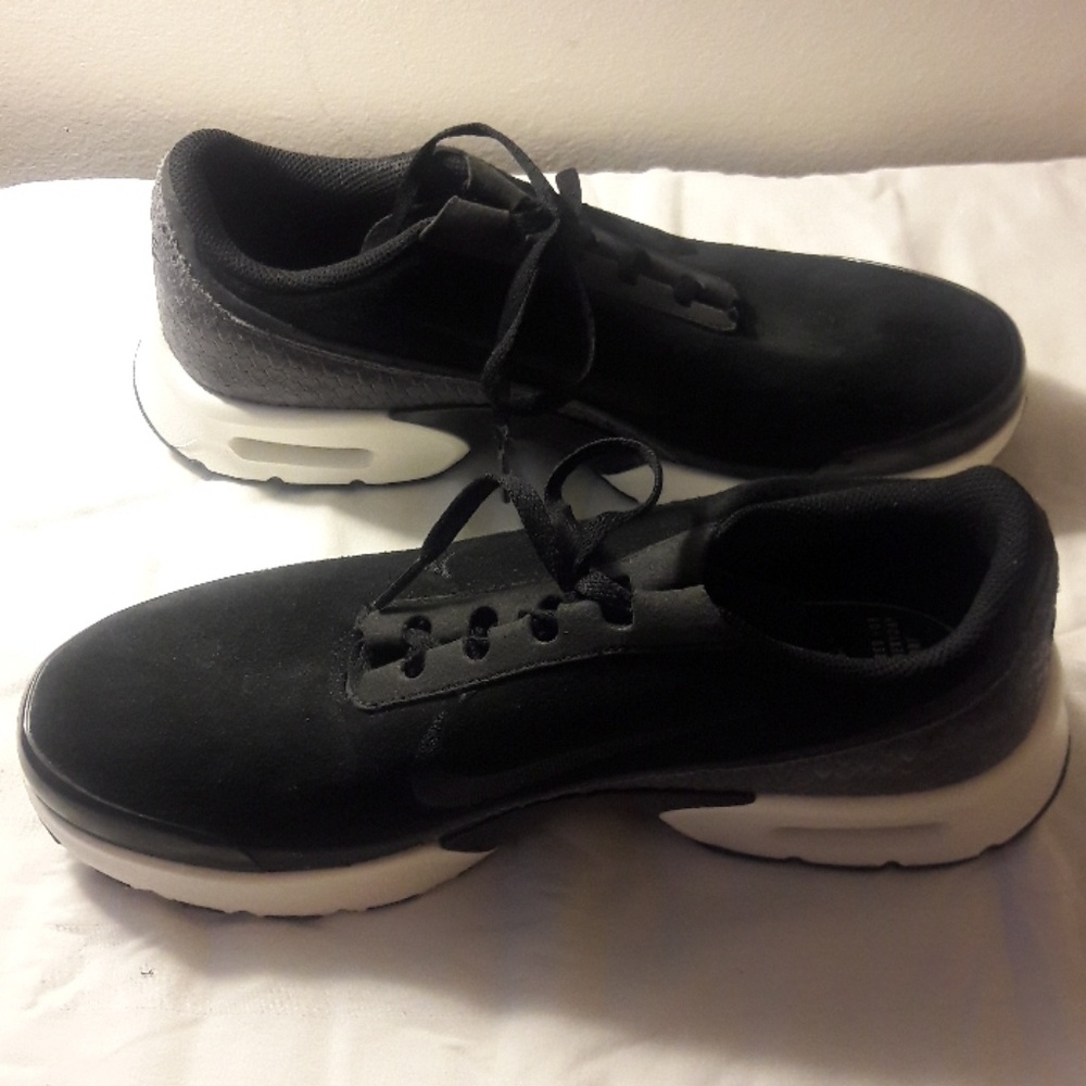 Nike Suede tennis shoes